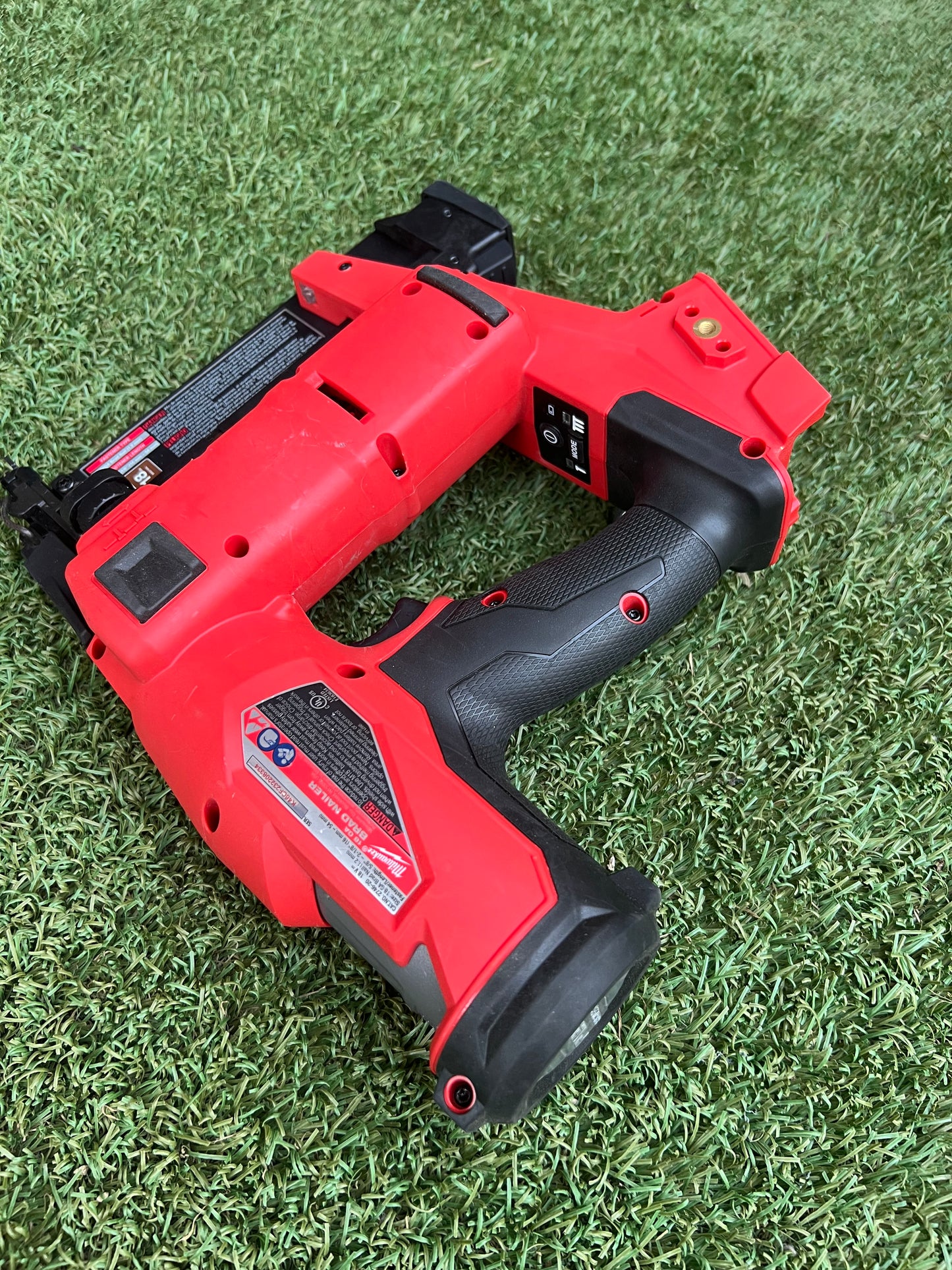 Milwaukee M18 FUEL 18-Volt Lithium-Ion Brushless Cordless Gen II 18-Gauge Brad Nailer (Tool-Only)