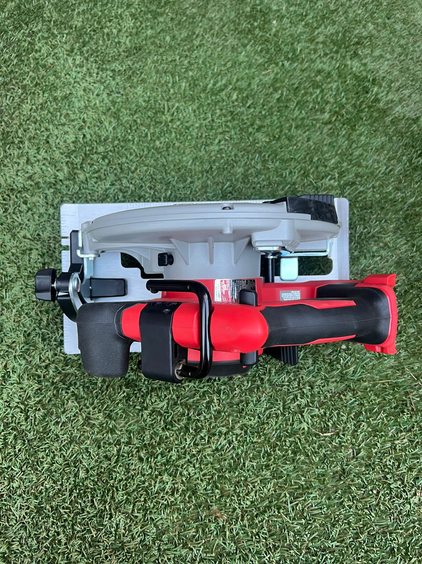 Milwaukee M18 18V Lithium-Ion Brushless Cordless 7-1/4 in. Circular Saw (Tool-Only)