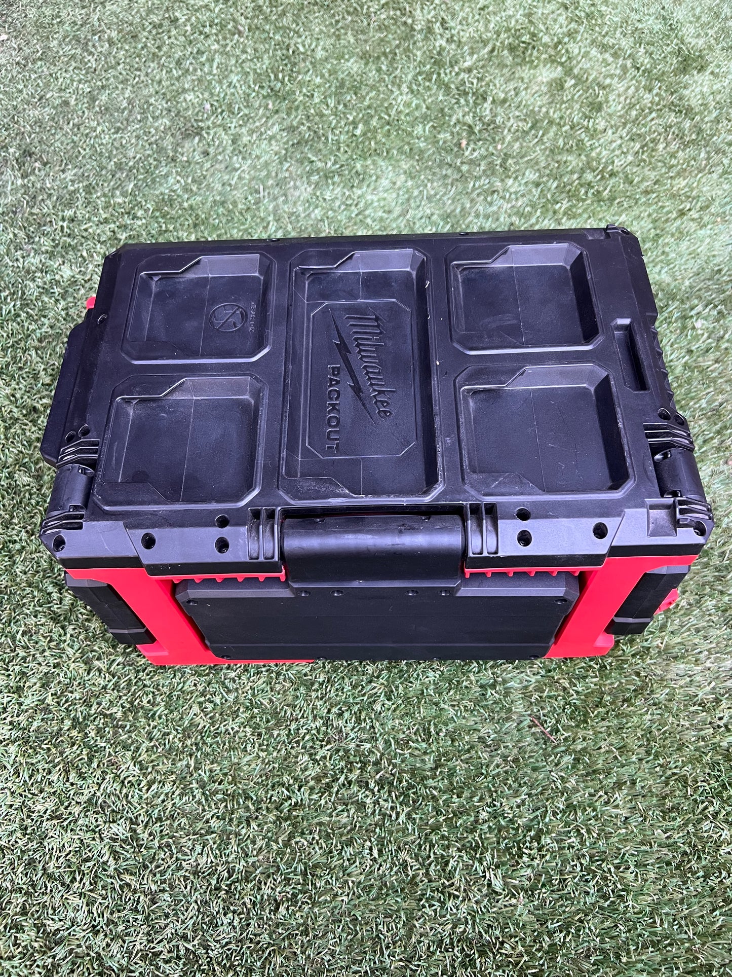 Milwaukee M18 18-Volt Lithium-Ion Cordless PACKOUT 3000 Lumens LED Light with Built-In Charger