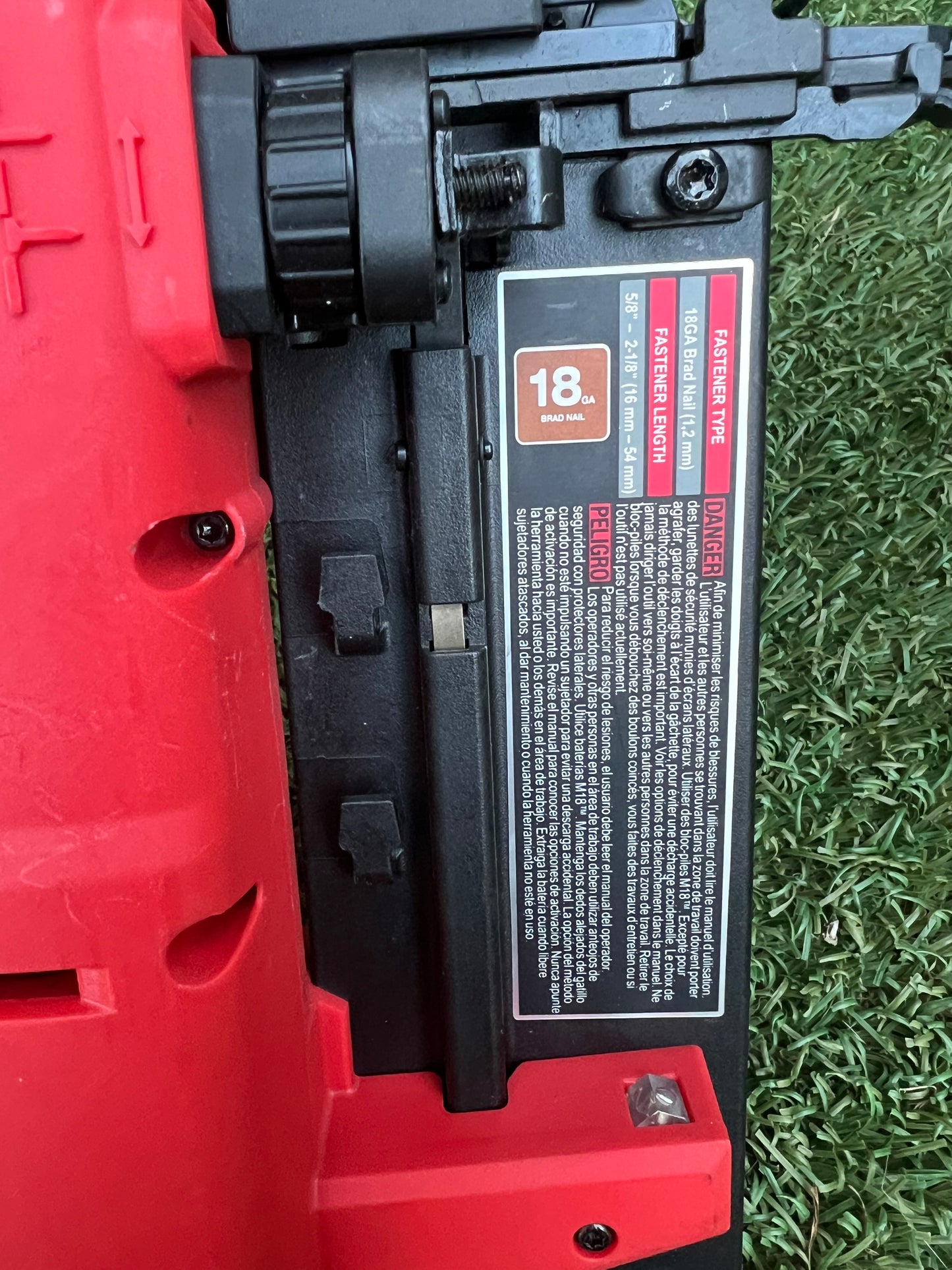 Milwaukee M18 FUEL 18-Volt Lithium-Ion Brushless Cordless Gen II 18-Gauge Brad Nailer (Tool-Only)