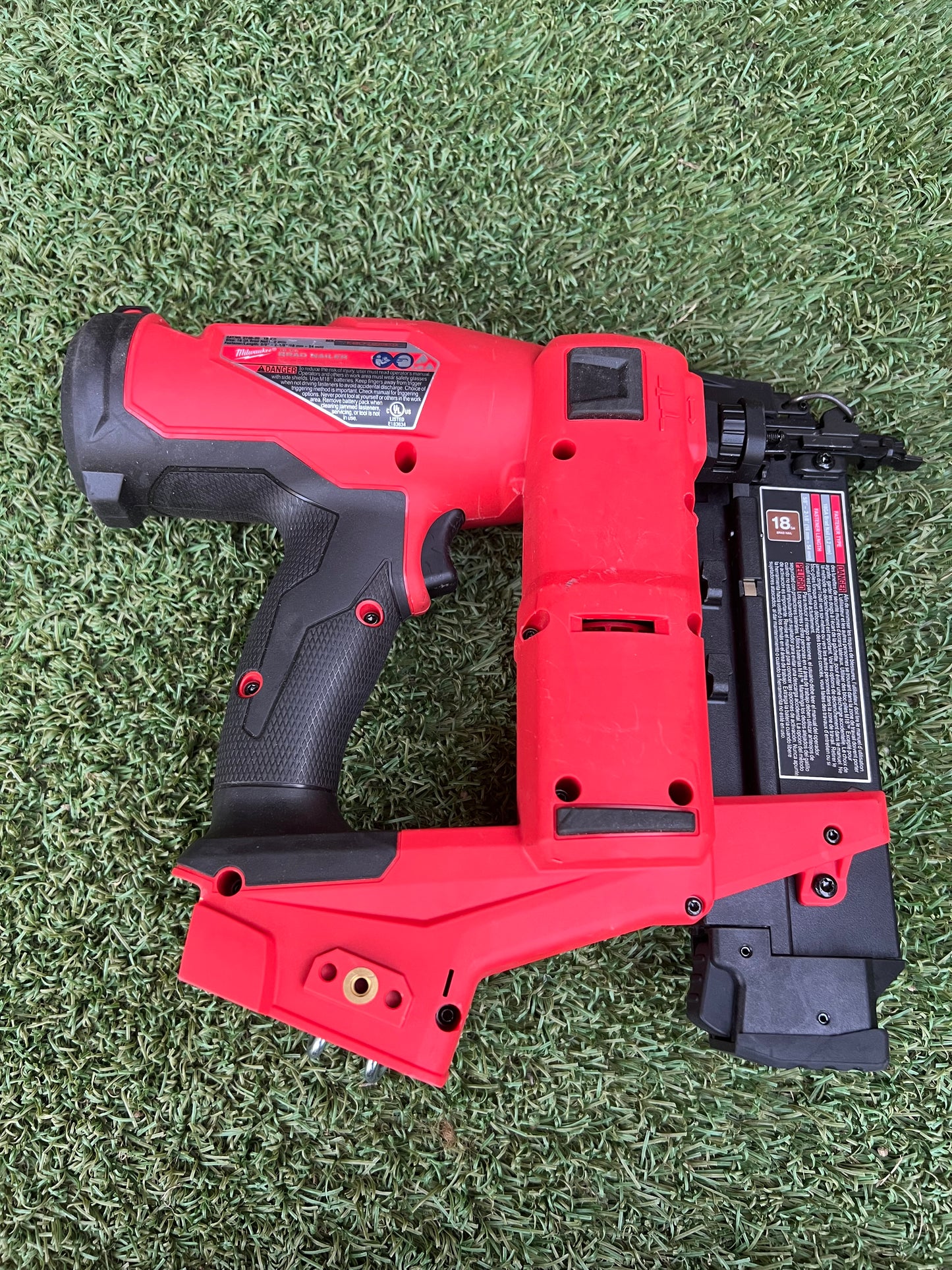 Milwaukee M18 FUEL 18-Volt Lithium-Ion Brushless Cordless Gen II 18-Gauge Brad Nailer (Tool-Only)