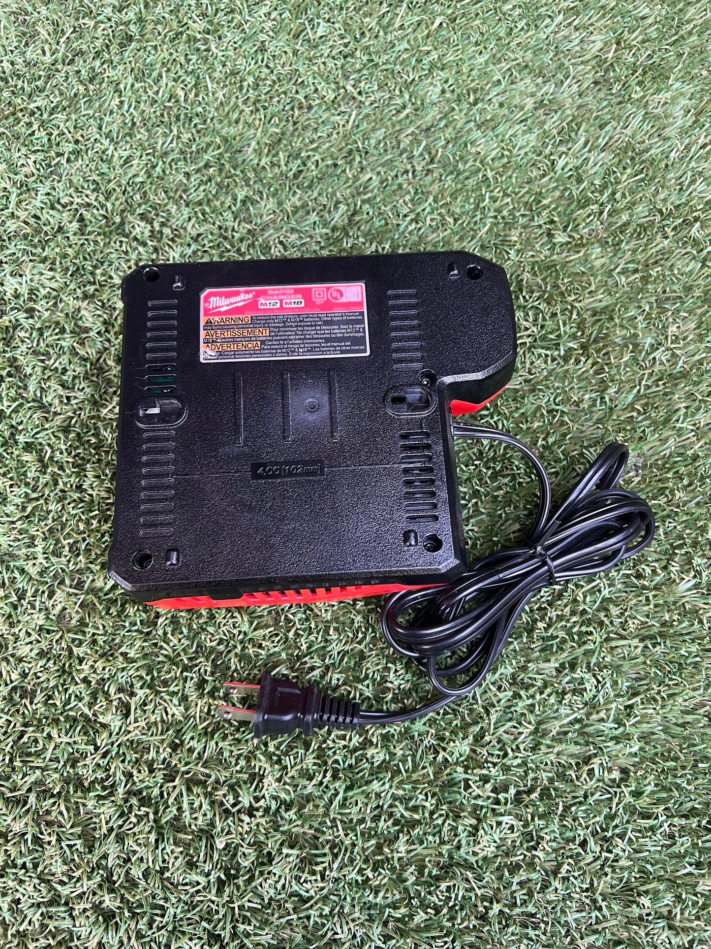 Milwaukee M12 and M18 12-Volt/18-Volt Lithium-Ion Multi-Voltage Rapid Battery Charger