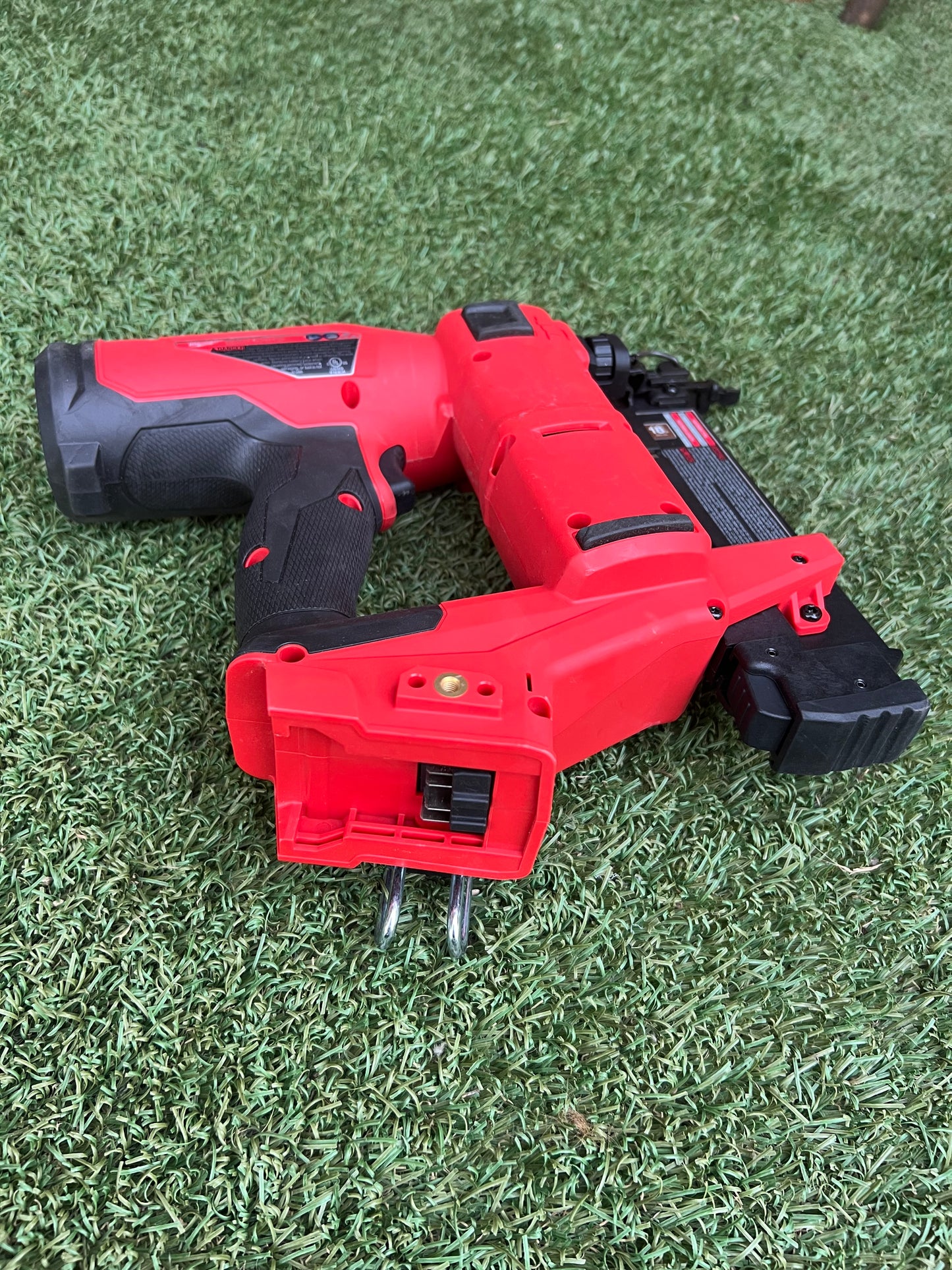 Milwaukee M18 FUEL 18-Volt Lithium-Ion Brushless Cordless Gen II 18-Gauge Brad Nailer (Tool-Only)