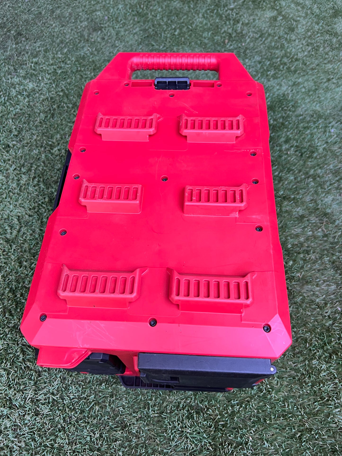 Milwaukee M18 18-Volt Lithium-Ion Cordless PACKOUT 3000 Lumens LED Light with Built-In Charger