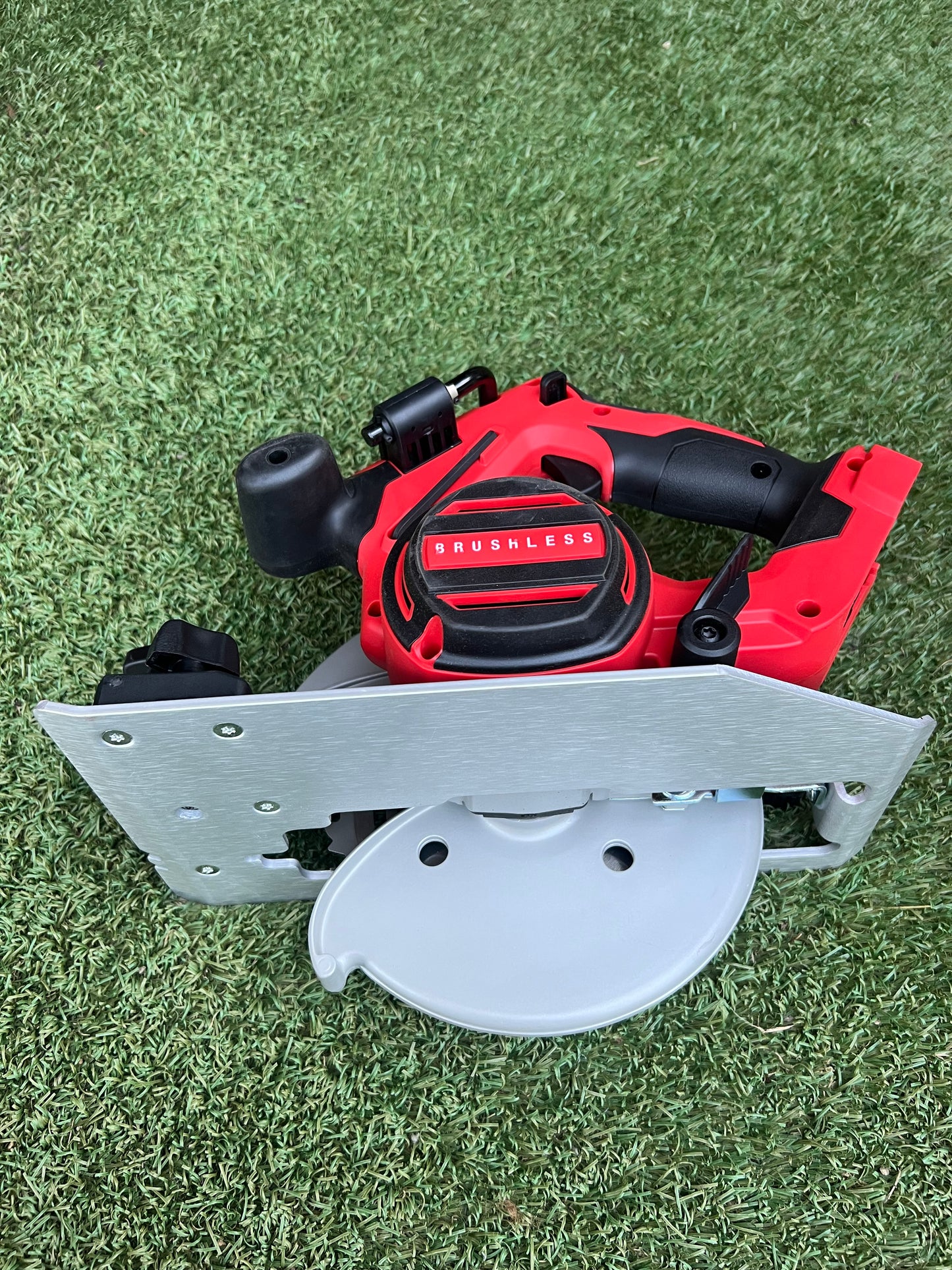 Milwaukee M18 18V Lithium-Ion Brushless Cordless 7-1/4 in. Circular Saw (Tool-Only)