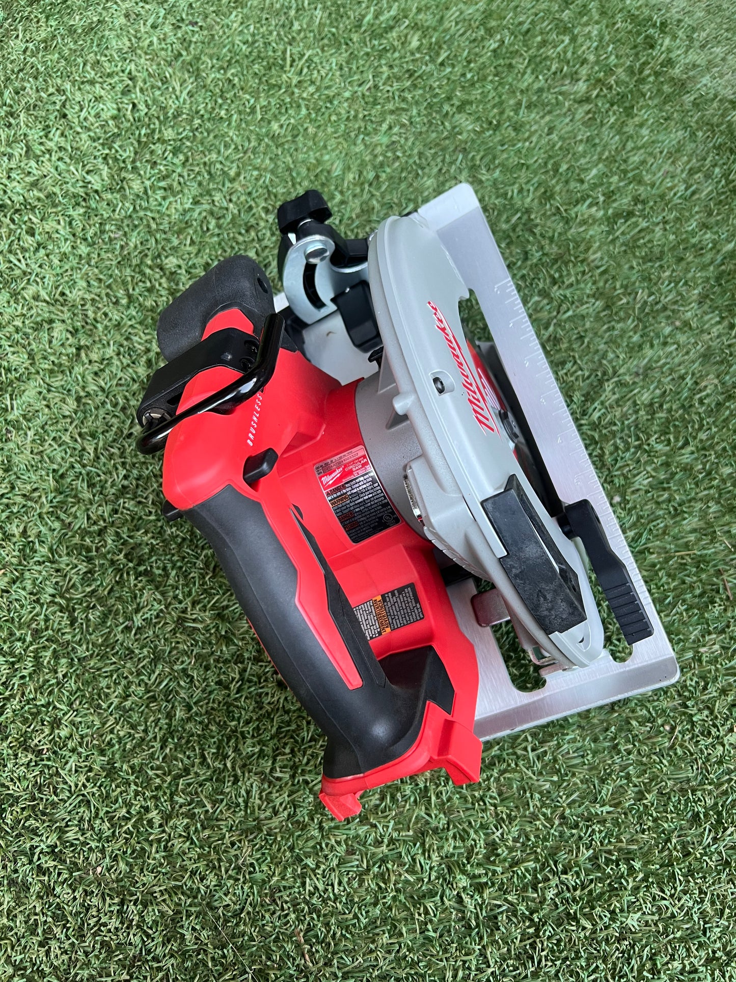 Milwaukee M18 18V Lithium-Ion Brushless Cordless 7-1/4 in. Circular Saw (Tool-Only)